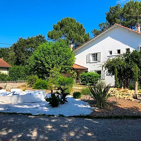 D'elisa Alojamento de Acomodação e Pequeno-almoço Saint-Morillon